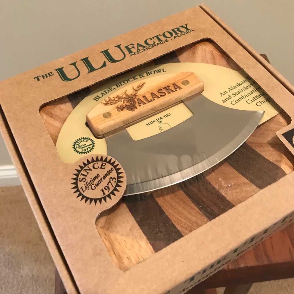 ULU FACTORY BLADE & CUTTING BOARD **Price dropped*